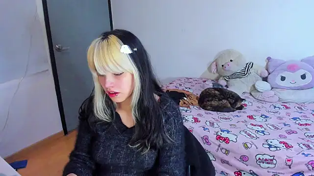 Snapshot of Akane-Mou chatting on 03/11/25, 11:33 Akane-Mou online show from 03/11/25, 11:33