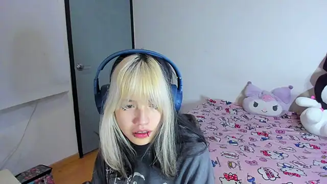 Snapshot of Akane-Mou chatting on 03/20/25, 08:31 Akane-Mou online show from 03/20/25, 08:31