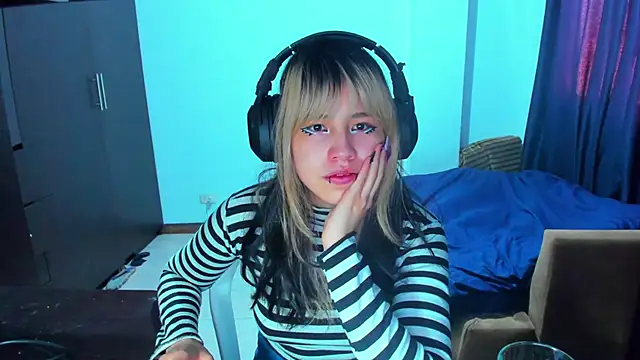 Snapshot of Akane-Mou chatting on 01/19/25, 11:45 Akane-Mou online show from 01/19/25, 11:45