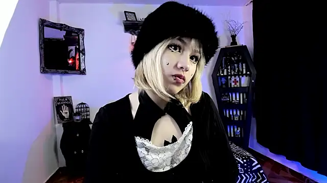 Snapshot of Akane-Mou chatting on 10/08/25, 01:23 Akane-Mou online show from 10/08/25, 01:23