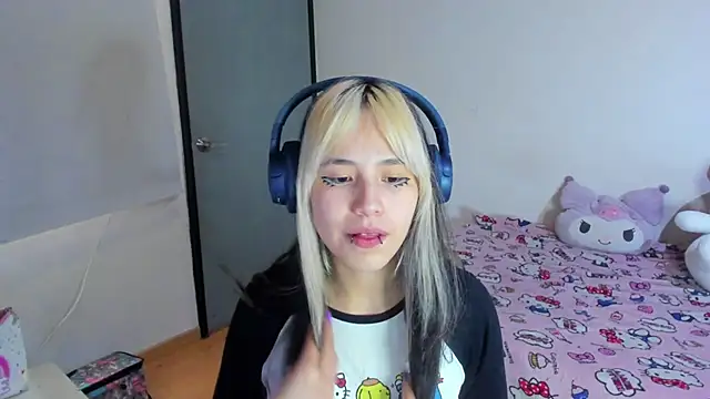 Snapshot of Akane-Mou chatting on 03/20/25, 11:38 Akane-Mou online show from 03/20/25, 11:38