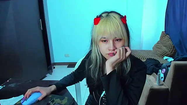 Snapshot of Akane-Mou chatting on 02/15/25, 12:01 Akane-Mou online show from 02/15/25, 12:01