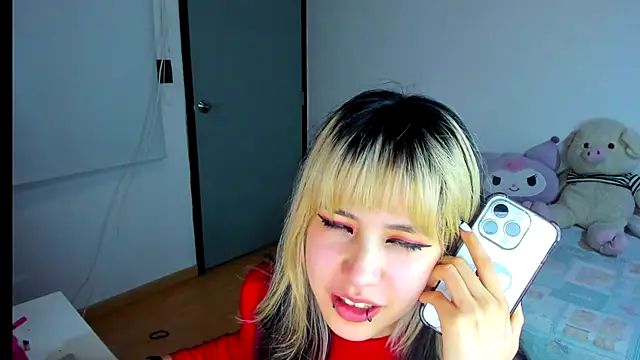 Snapshot of Akane-Mou chatting on 12/04/24, 04:15 Akane-Mou online show from 12/04/24, 04:15