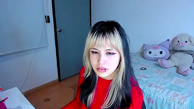 Snapshot of Akane-Mou chatting on 12/04/24, 07:22 Akane-Mou online show from 12/04/24, 07:22
