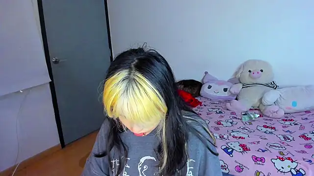Snapshot of Akane-Mou chatting on 02/25/25, 08:25 Akane-Mou online show from 02/25/25, 08:25