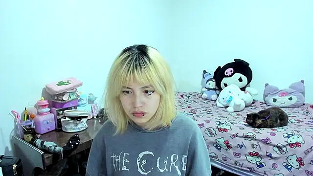 Snapshot of Akane-Mou chatting on 09/26/25, 04:30 Akane-Mou online show from 09/26/25, 04:30