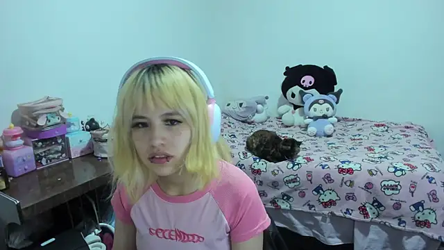 Snapshot of Akane-Mou chatting on 09/18/25, 06:38 Akane-Mou online show from 09/18/25, 06:38