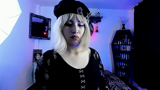 Snapshot of Akane-Mou chatting on 10/15/25, 11:35 Akane-Mou online show from 10/15/25, 11:35