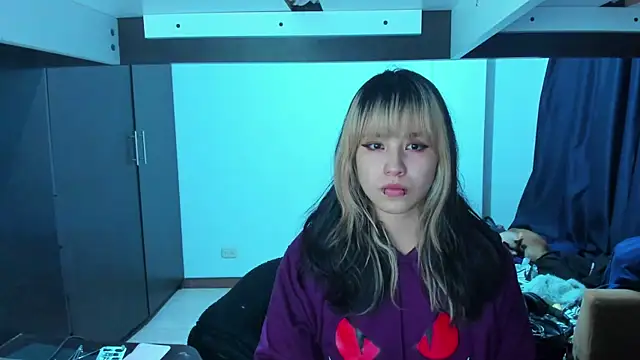 Snapshot of Akane-Mou chatting on 01/10/25, 06:31 Akane-Mou online show from 01/10/25, 06:31
