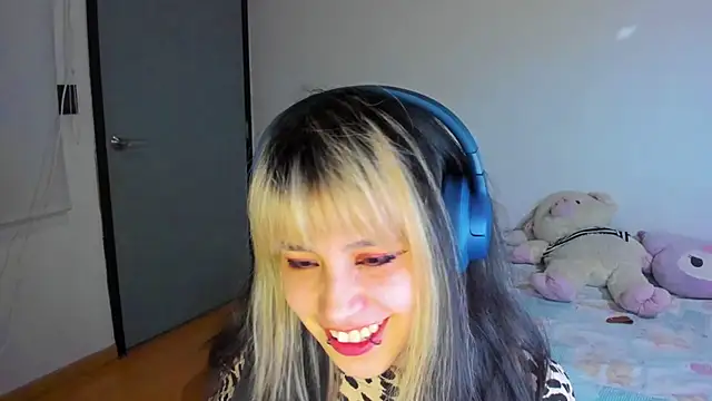 Snapshot of Akane-Mou chatting on 12/10/24, 04:34 Akane-Mou online show from 12/10/24, 04:34