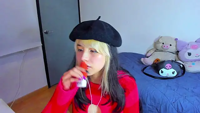 Snapshot of Akane-Mou chatting on 02/19/25, 10:01 Akane-Mou online show from 02/19/25, 10:01