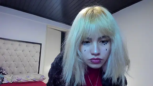 Snapshot of Akane-Mou chatting on 10/18/25, 02:24 Akane-Mou online show from 10/18/25, 02:24