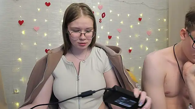Snapshot of Tommy_and_Katie chatting on 02/23/25, 10:39 Tommy and Katie online show from 02/23/25, 10:39