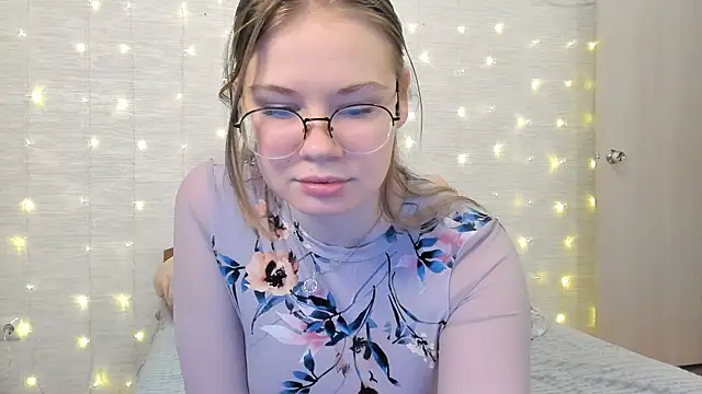 Snapshot of Tommy_and_Katie chatting on 02/15/25, 11:39 Tommy and Katie online show from 02/15/25, 11:39