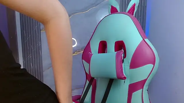 sofia henaok online show from 02/20/25, 12:30