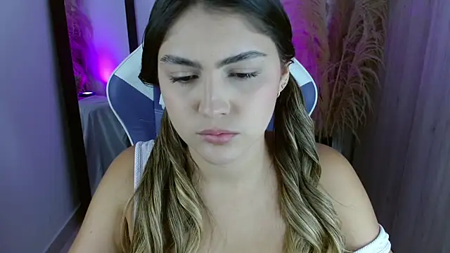 sofia henaok online show from 11/24/25, 10:10