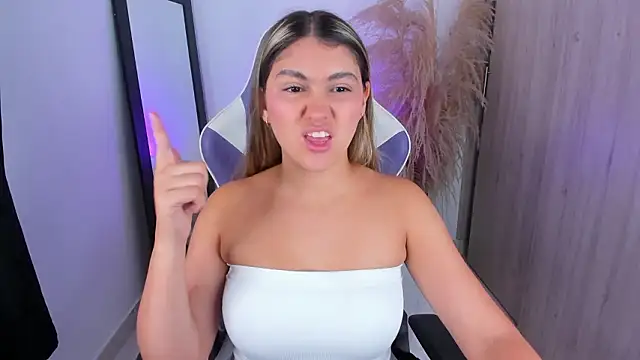 sofia henaok online show from 02/12/26, 02:22