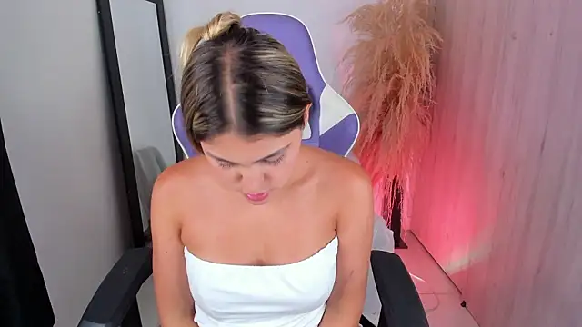 sofia henaok online show from 02/24/26, 12:11