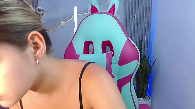 sofia henaok online show from 02/22/25, 06:19