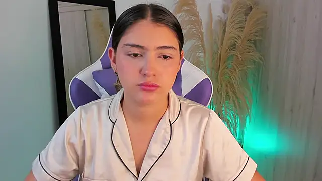 sofia henaok online show from 10/07/25, 09:16