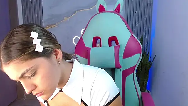 sofia henaok online show from 02/19/25, 02:01