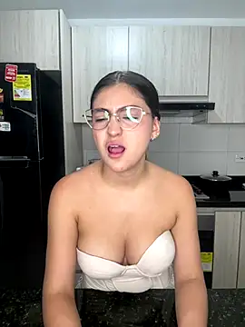 sofia henaok online show from 10/08/25, 11:16