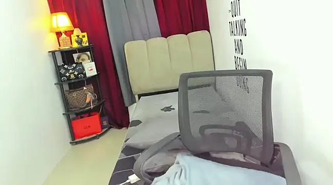 Trixie Mattel21 online show from 01/28/25, 05:22