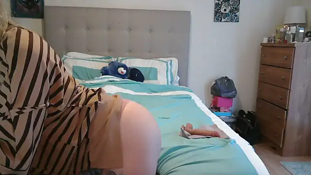 Heyitsmee33 online show from 03/10/26, 07:40