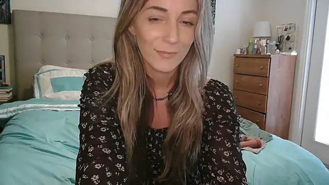 Heyitsmee33 online show from 02/11/26, 08:31