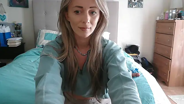 Heyitsmee33 online show from 05/15/26, 12:36