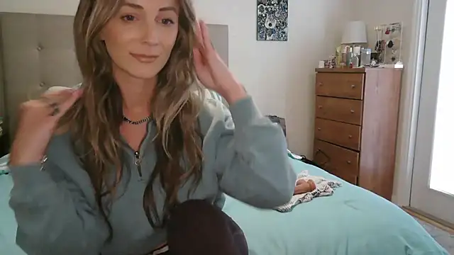 Heyitsmee33 online show from 02/28/26, 04:28