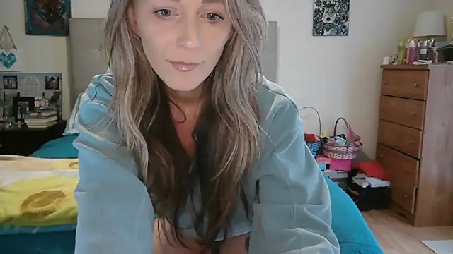 Heyitsmee33 online show from 04/07/26, 02:08