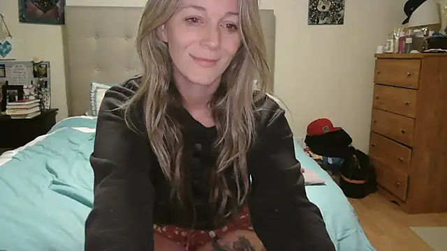 Heyitsmee33 online show from 05/06/26, 10:08