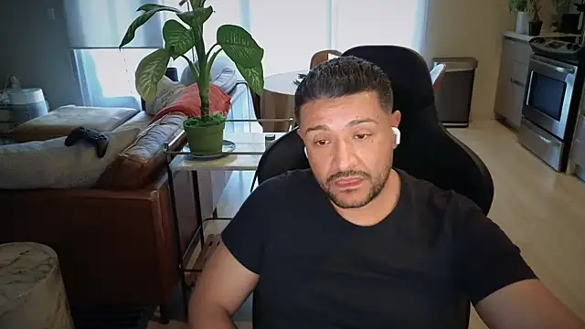 HungandThickLatin online show from 10/25/25, 12:32