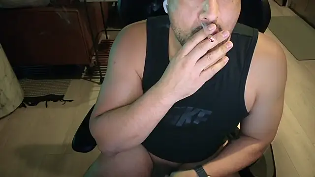Snapshot of HungandThickLatin chatting on 09/30/25, 03:34 HungandThickLatin online show from 09/30/25, 03:34