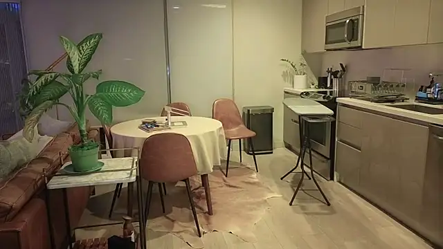 HungandThickLatin online show from 10/26/25, 08:59