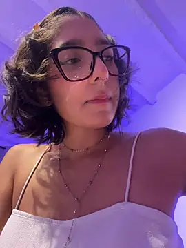 Snapshot of aurora_xoxo chatting on 02/09/25, 04:36 aurora xoxo online show from 02/09/25, 04:36