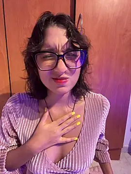 Snapshot of aurora_xoxo chatting on 03/17/25, 04:29 aurora xoxo online show from 03/17/25, 04:29