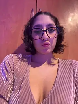 Snapshot of aurora_xoxo chatting on 12/15/24, 03:24 aurora xoxo online show from 12/15/24, 03:24