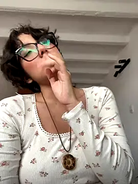 Snapshot of aurora_xoxo chatting on 11/23/25, 04:28 aurora xoxo online show from 11/23/25, 04:28