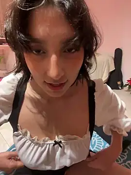 Snapshot of aurora_xoxo chatting on 12/11/24, 05:00 aurora xoxo online show from 12/11/24, 05:00