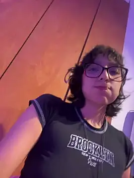 Snapshot of aurora_xoxo chatting on 03/18/25, 04:40 aurora xoxo online show from 03/18/25, 04:40