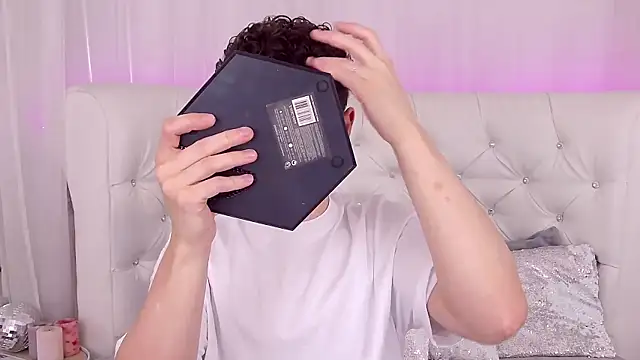 RobbyCharming online show from 09/18/25, 03:42