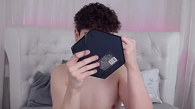 Snapshot of RobbyCharming chatting on 12/20/25, 03:42 RobbyCharming online show from 12/20/25, 03:42