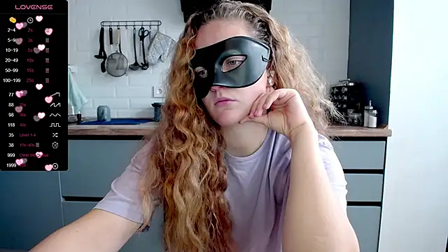 Snapshot of BubbbleGumm chatting on 10/21/25, 10:14 BubbbleGumm online show from 10/21/25, 10:14