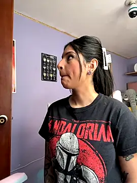 charlotte stevenss  online show from 11/11/25, 03:40