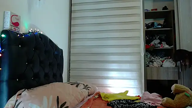 gooddes303salome online show from 11/17/25, 07:34