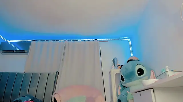 Snapshot of Yellowranger1 chatting on 01/14/26, 02:37 Yellowranger1 online show from 01/14/26, 02:37