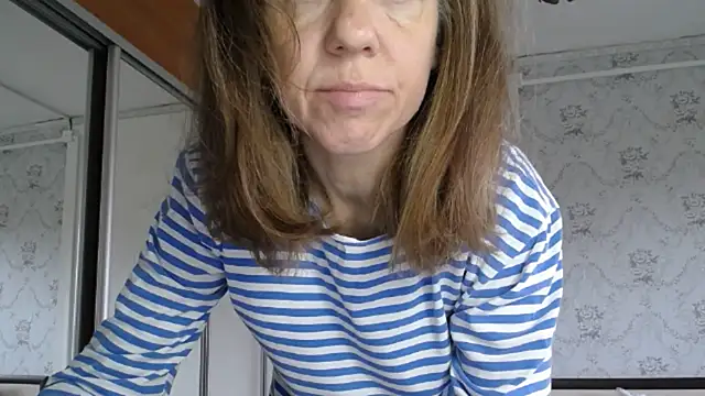 Snapshot of Popppka chatting on 10/14/25, 11:33 Popppka online show from 10/14/25, 11:33