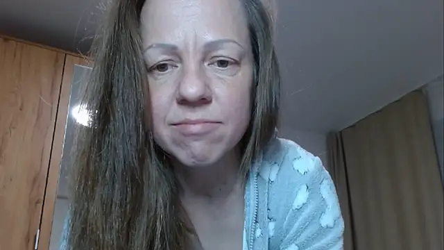 Snapshot of Popppka chatting on 02/15/25, 10:21 Popppka online show from 02/15/25, 10:21